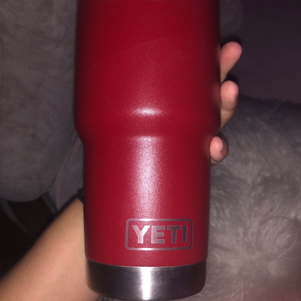 YETI MAROON 32oz TUMBLER